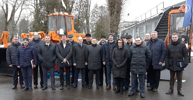 Участники совещания торгово-сервисных центров холдинка Амкодор