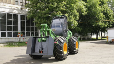 Тягач трелевочный АМКОДОР 2243В