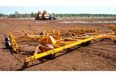 Валкователь фрезерного торфа АМКОДОР АТВл-18 Валкователь фрезерного торфа АМКОДОР АТВл-18