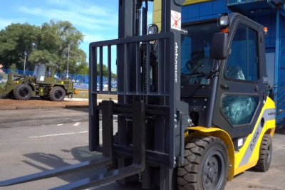 Автопогрузчик вилочный АМКОДОР D35W-KT45 (литые шины) Автопогрузчик вилочный АМКОДОР D35W-KT45 (литые шины)